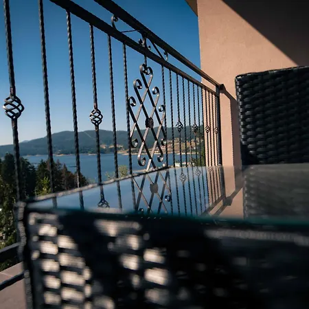 Royal View *